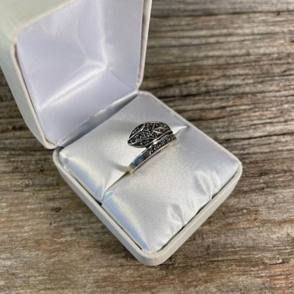 Antique Sterling Silver Marcasite Ring - Picture 4 of 7